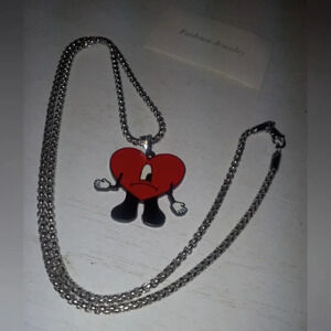 Silver‎ tone necklace